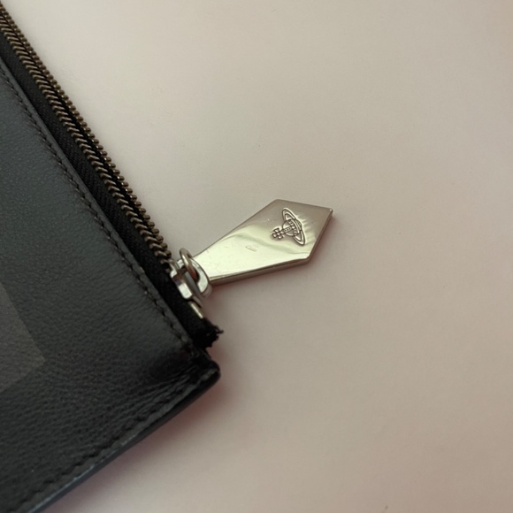 SOLD!!! VIVIENNE WESTWOOD ICONIC TI TS PRINTED BLACK LEATHER CLUTCH NWT SS16 - Picture 14 of 15